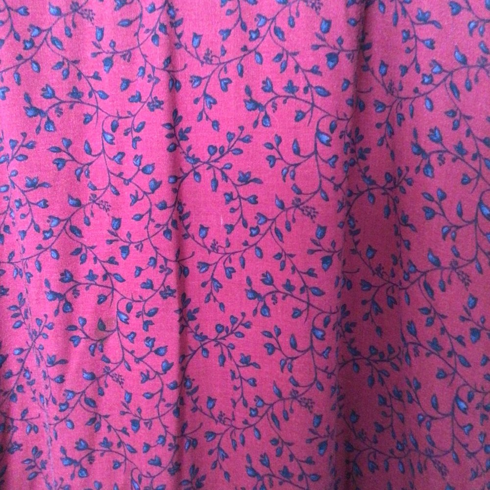 Bridgewater Classics - Burgundy skirt with blue foliage design - Picture 2 of 6